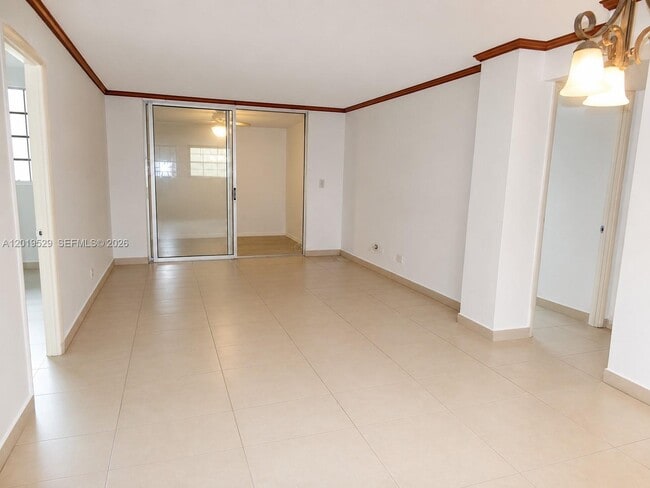 Building Photo - 447 NE 195th St