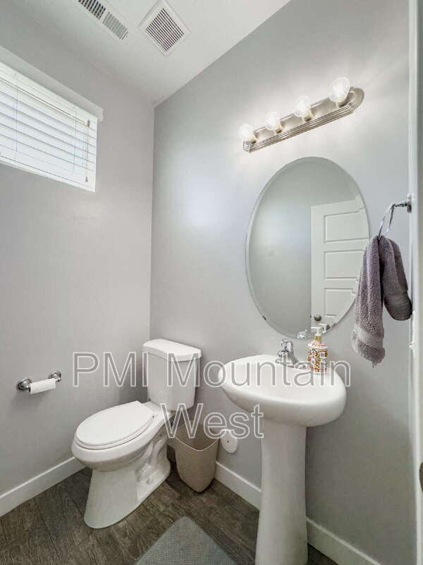 Building Photo - 3565 Water Lilly Ln