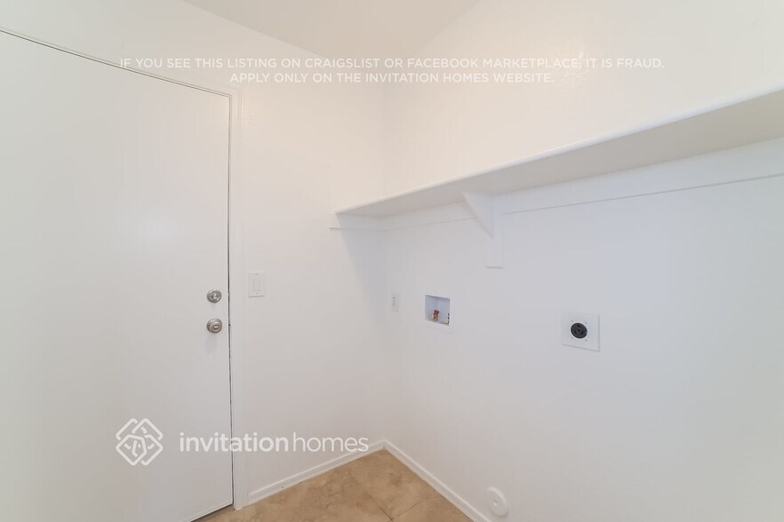 Building Photo - 5426 W Bluefield Ave