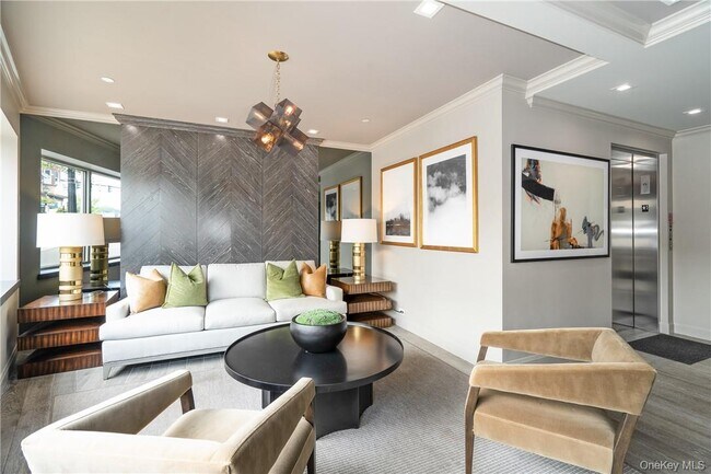 Building Photo - 100 Main St