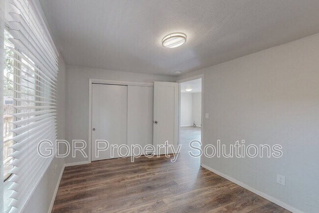 Building Photo - 1717 Griegos Rd NW