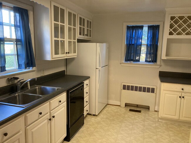 Building Photo - Meadowbrook