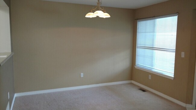 Building Photo - Beautiful and Spacious 3 Bed, 3.5 Bath Condo in SE Fort Collins. Detached 1 Car Garage. Water/Sew...