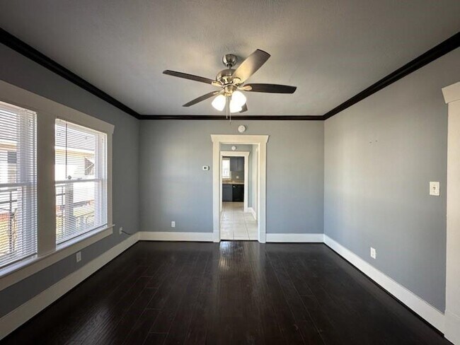 Building Photo - 118 N Drennan St