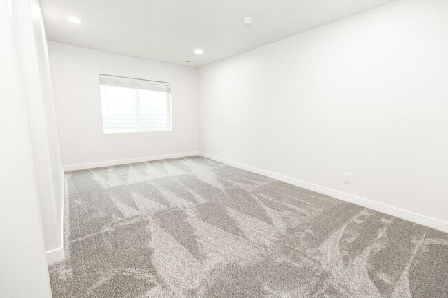 Building Photo - 1431 W Russo Dr