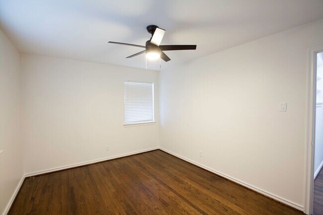 Building Photo - 10140 Shadyview Dr