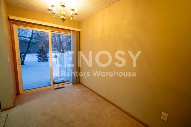 Building Photo - Available August 8 - 2 Bed/1.5 Bath Townhome in Prior Lake