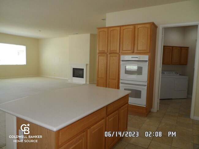 Building Photo - Sun City 55+ Gated Community, Golf Course, Clubhouse, 2 Bedroom, 2.5 Bathrooms, 2.5 Car Garage, 2...