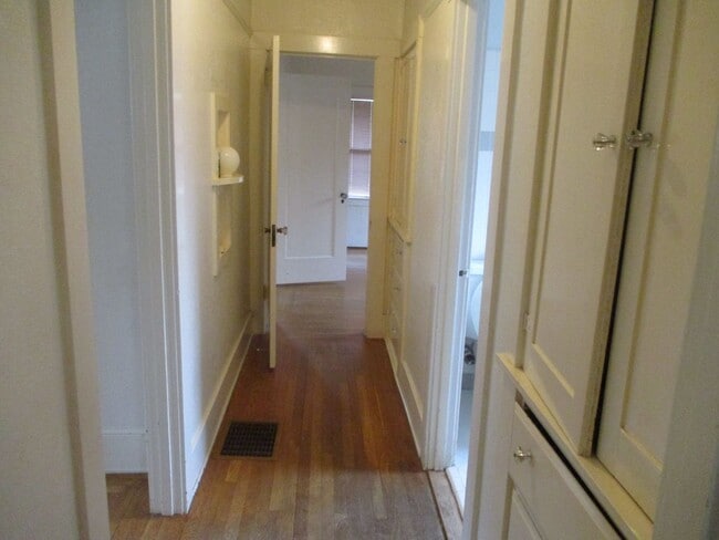 Building Photo - COMING SOON!! 2 Bedroom 1 Bath Bungalow