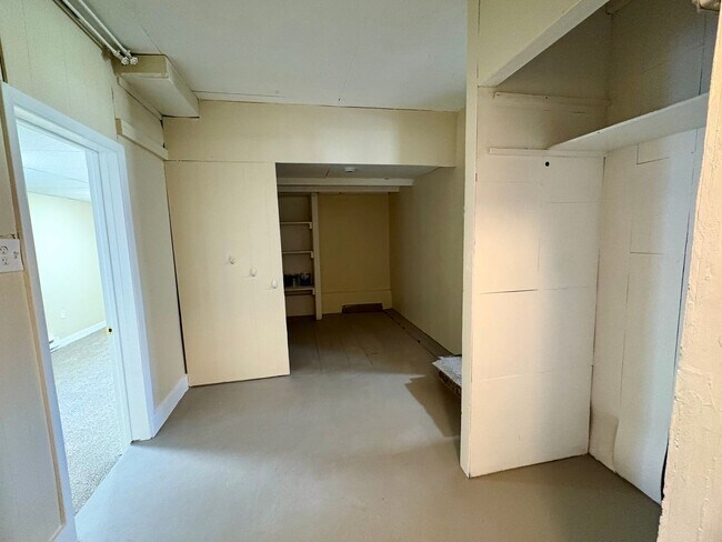 Building Photo - 165 N Hanover St