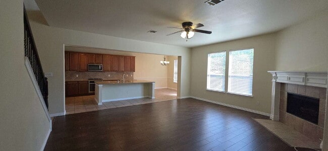Building Photo - Expansive Mansfield Home with 5 Bedrooms, ...