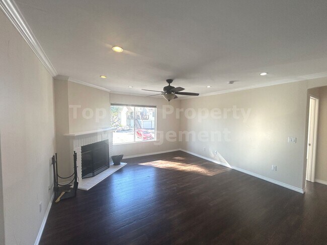 Building Photo - ***Updated 1 bed, 1 bath, 733 sqft Condo in the Heart of La Costa - Available 12/14***