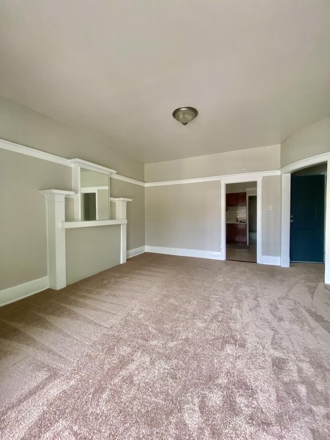 Interior Photo - BAUM GROVE APARTMENTS -- 090