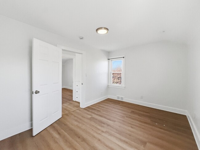 Building Photo - 41 W George Ave