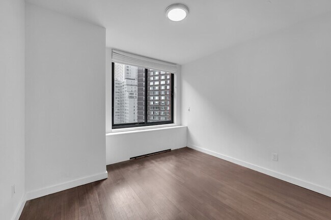 Building Photo - 155 W 70th St