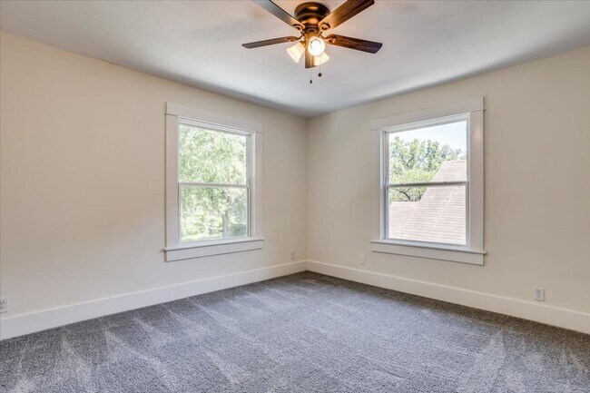 Building Photo - Riverside home for rent