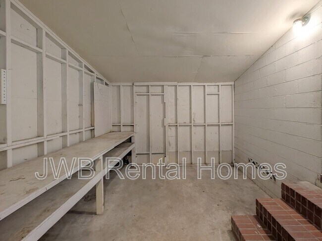 Building Photo - 6829 Van Gundy Rd