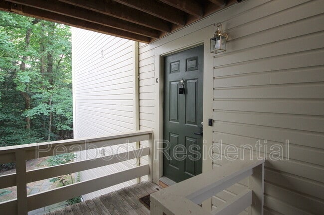 Building Photo - 2233 Lovedale Ln