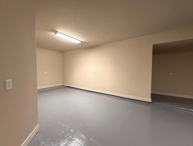 Building Photo - 5423 Lachlan Springs Ln