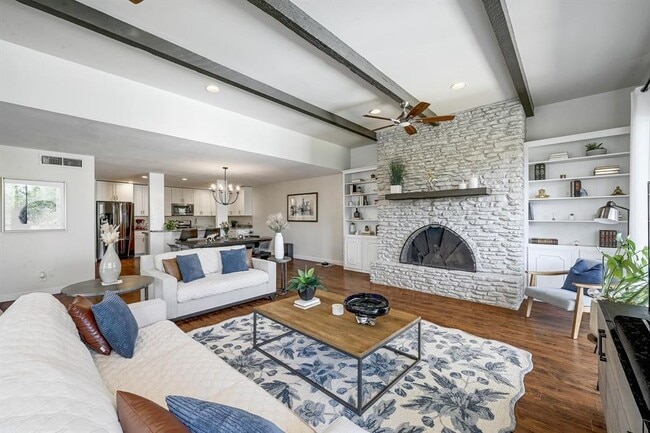 Building Photo - 409 Seawind St