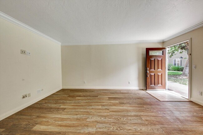 Building Photo - 792 Avocado Ave