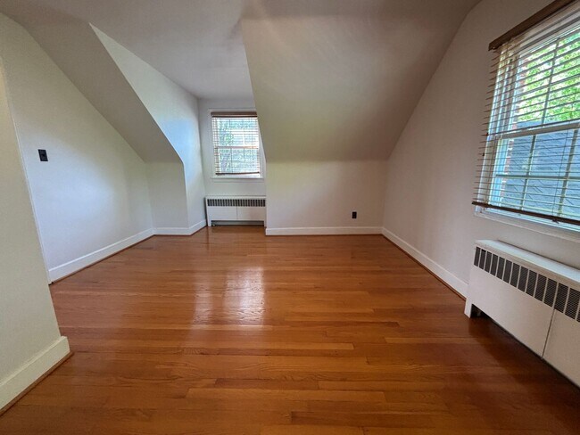 Building Photo - 3479 Overbrook Dr