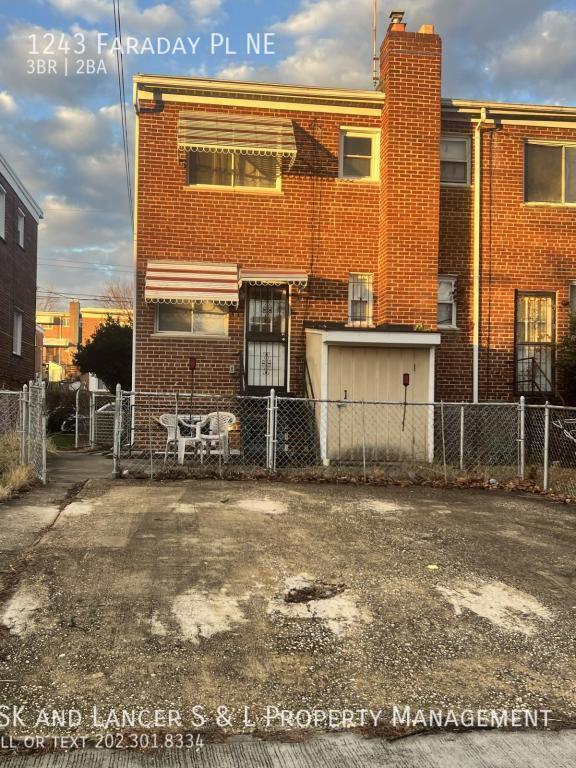 Building Photo - 1243 Faraday Pl NE