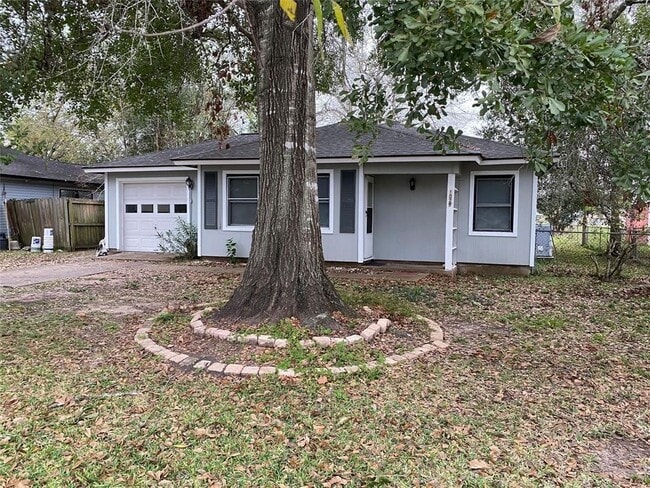 Building Photo - 1021 Nottingham Dr