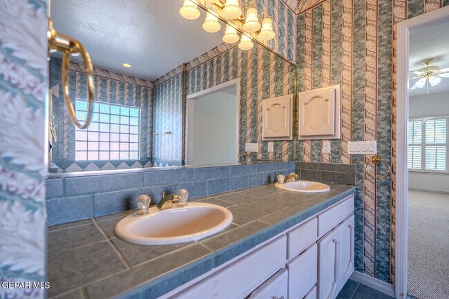 Building Photo - 2066 Paseo Del Prado Dr