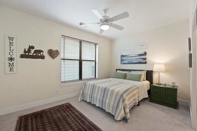 Building Photo - 1610 Hadley St