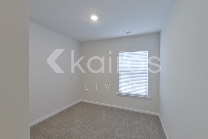 Building Photo - 2415 Banyan Cir