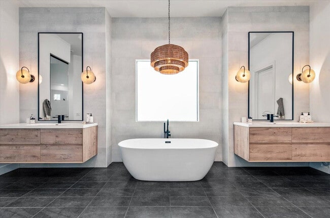 Building Photo - 5316 E Royal View Dr S