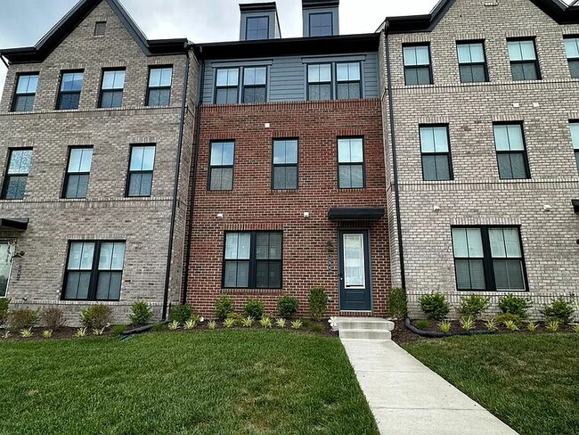 Primary Photo - 596 Hazel Dr