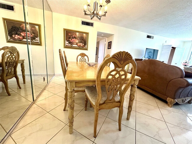 Building Photo - 2671 S Course Dr