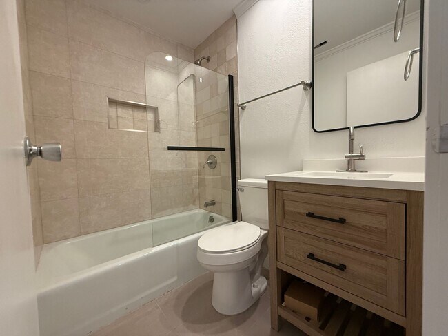 Building Photo - Newly Updated Condo in SLC!