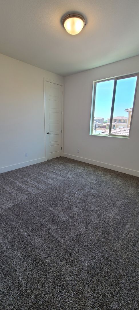 Building Photo - Stunning home with luxurious wood floor and beautiful spacious yard