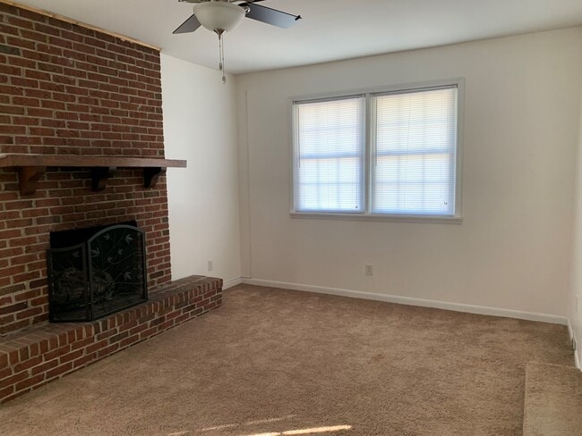 Building Photo - 23 Edith Dr