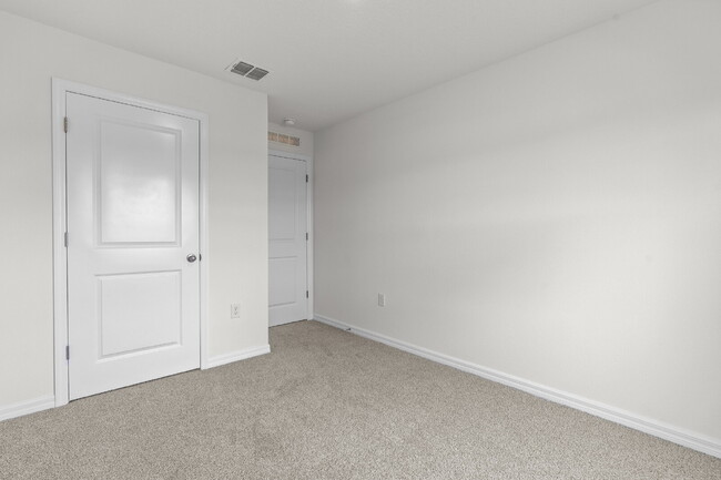 Building Photo - "Spacious 3-Bedroom Townhouse in Ocala wit...