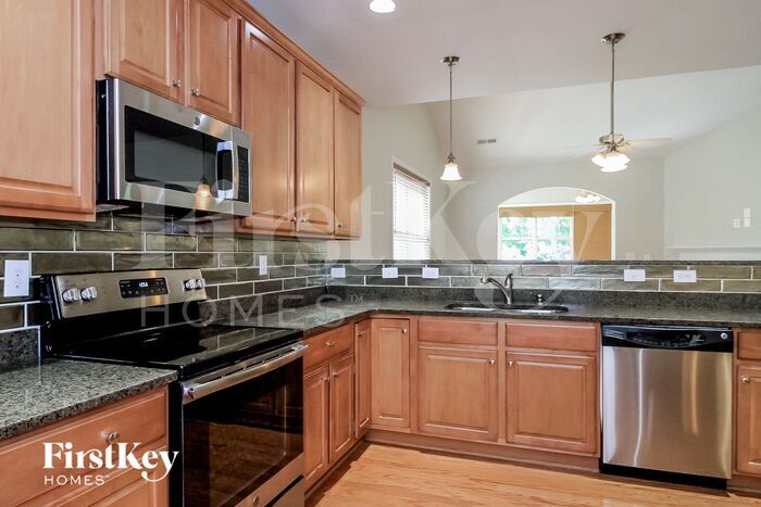 Building Photo - 2476 Birch View Dr