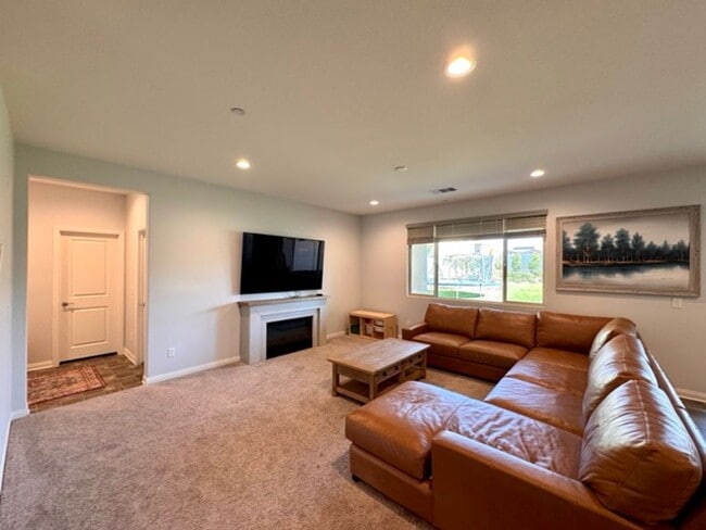 Building Photo - Welcome to this stunning two-story home lo...