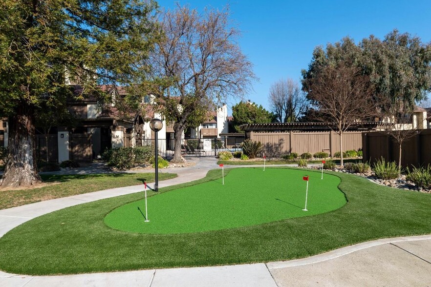 Building Photo - 3701 Colonial Dr