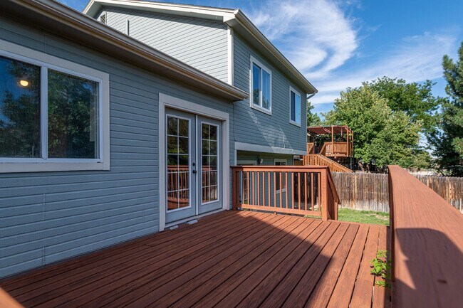 Building Photo - Wonderful 4-bed, 3-bath home adjacent to walking paths and parks
