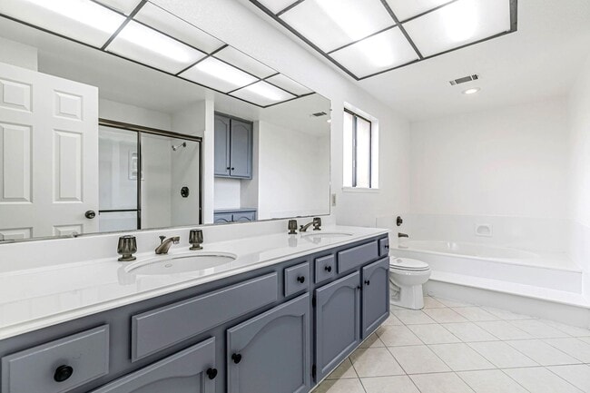 Building Photo - Spacious and Charming 4-Bedroom Home in Pr...