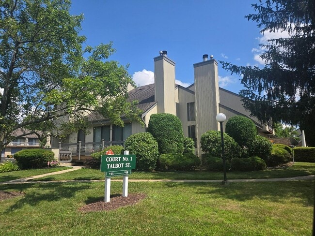 Building Photo - Amenities abound! Spacious, 2-bed & 2.5-ba...