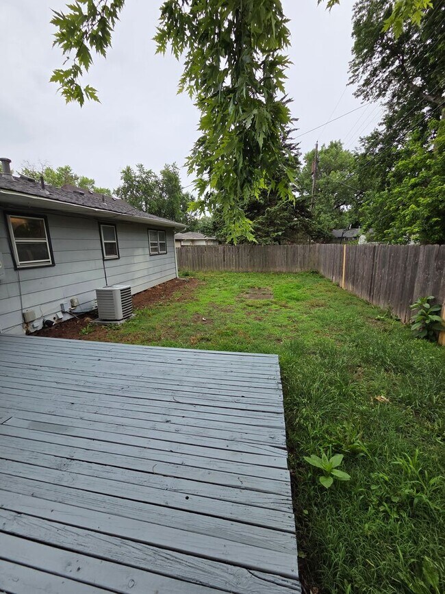 Building Photo - 3009 S Gordon Ave