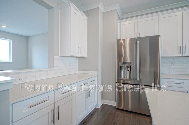 Building Photo - 673 Golborne St
