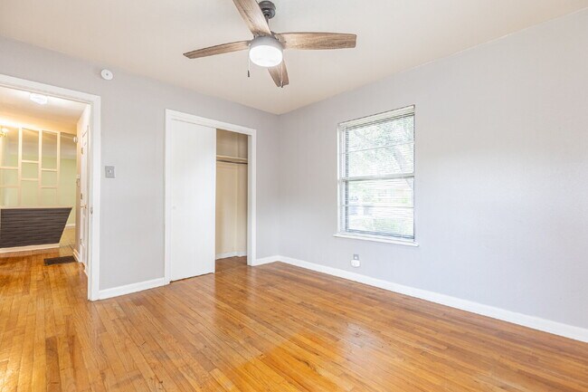Building Photo - 422 Sandalwood Ln