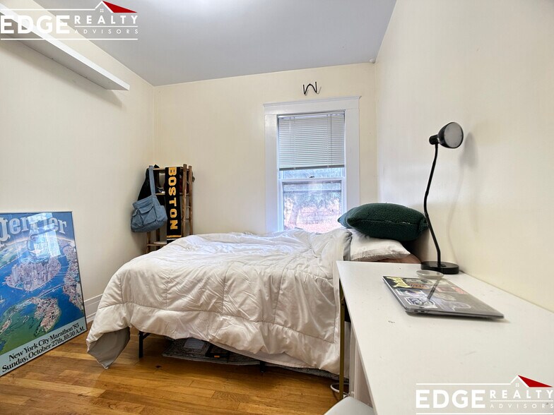 Building Photo - 28R Cherry St