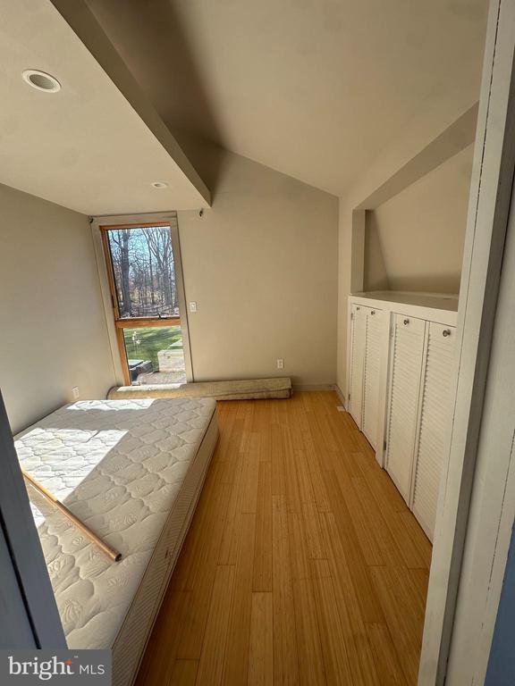 Building Photo - 5995 Lower York Rd