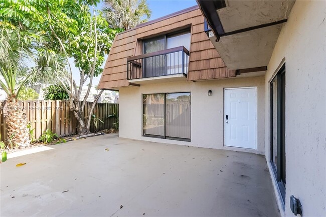 Building Photo - 4011 Palm Bay Cir